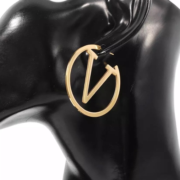 Affordable Fashion Finds Jewelry - Gold tone hoop V statement earrings